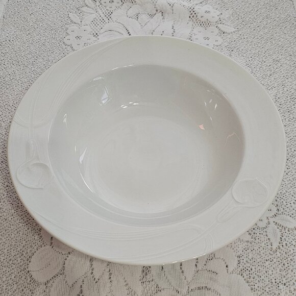 Mikasa Classic Flair Serving Bowl 10" white embossed Calla Lilies rim - Picture 1 of 7